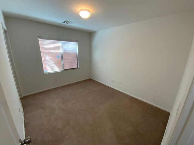 Building Photo - NW 3 BEDROOM WITH A LOFT, CLOSE TO COMMUNITY PLAYGROUND