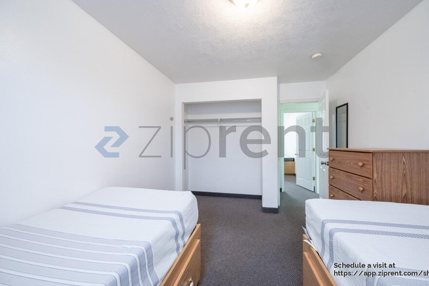 Building Photo - 320 E 200 N