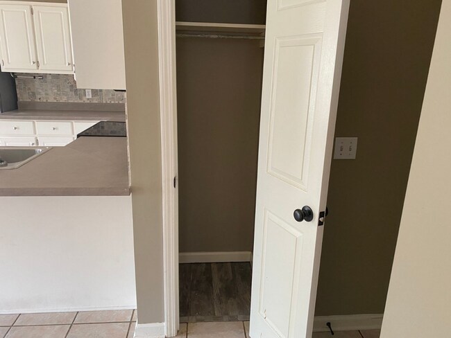 Building Photo - 3 BD/3BA