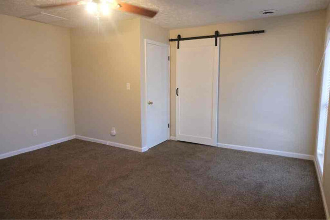 Building Photo - 3920 Foster Dr