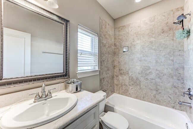 Building Photo - 1325 W 24th St