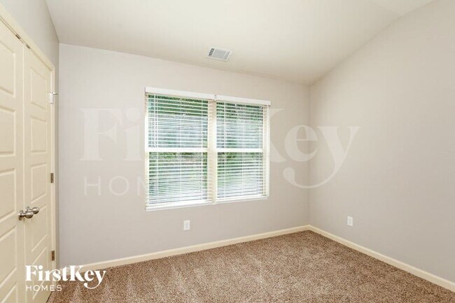 Building Photo - 835 Sassafras Ln