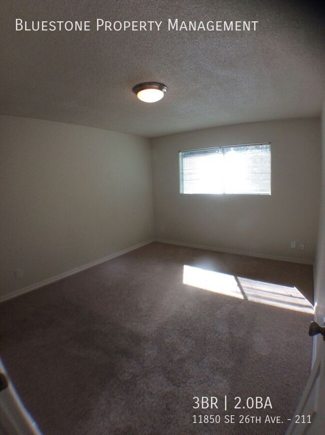 Building Photo - 2nd Floor 3 bedroom/2 bath.  Available app...