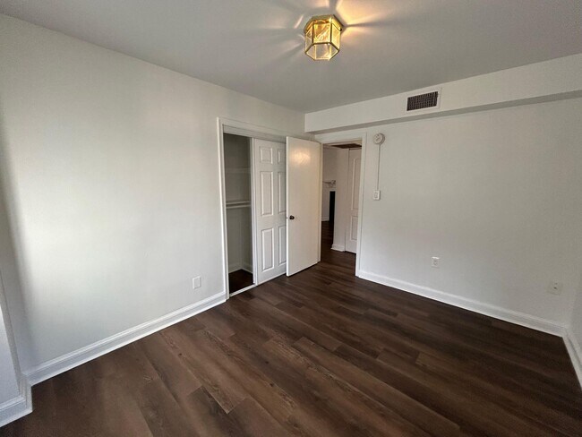 Building Photo - 3815 Davis Pl NW