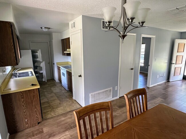Building Photo - 1002 Wolf Trail