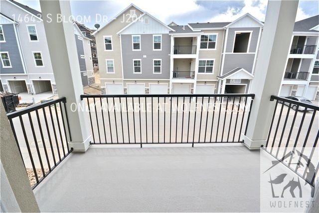 Building Photo - Stunning 3 Bed Herriman Condo! No Deposit ...