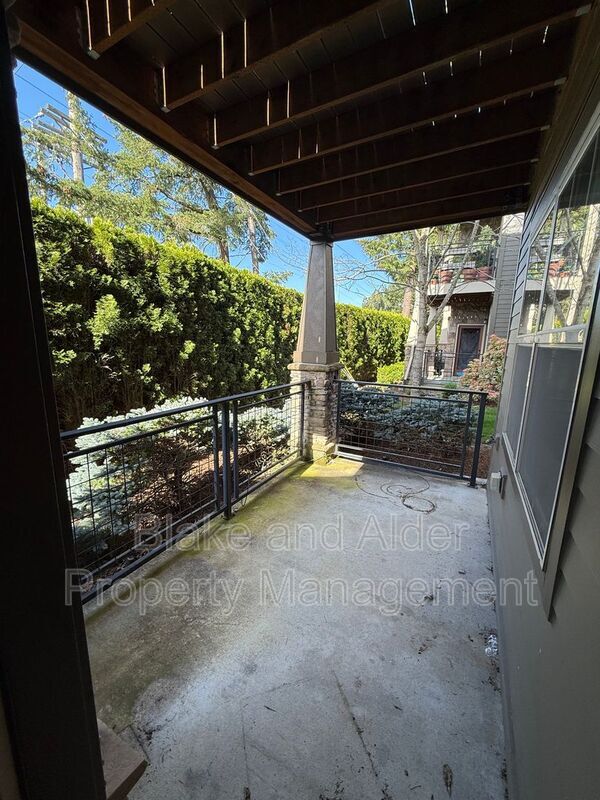 Building Photo - 8758 NE Delamere Way