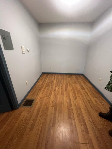 44 4th St 1R - 42 4th St