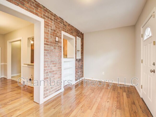Building Photo - 1417 Downing St NE