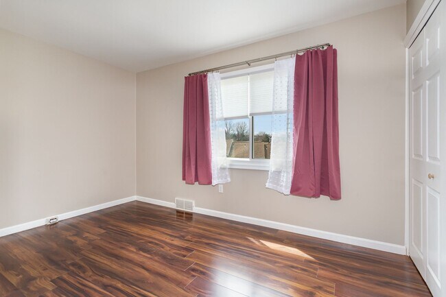 Building Photo - 617 Allenview Dr