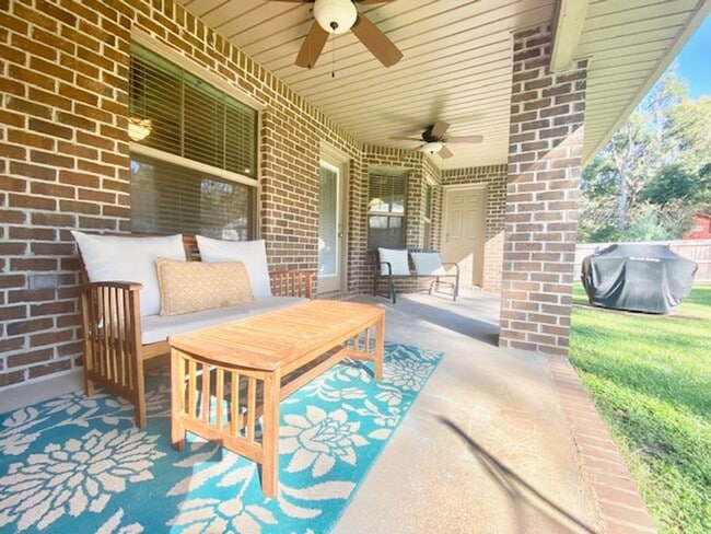 Building Photo - 6040 Trestle St