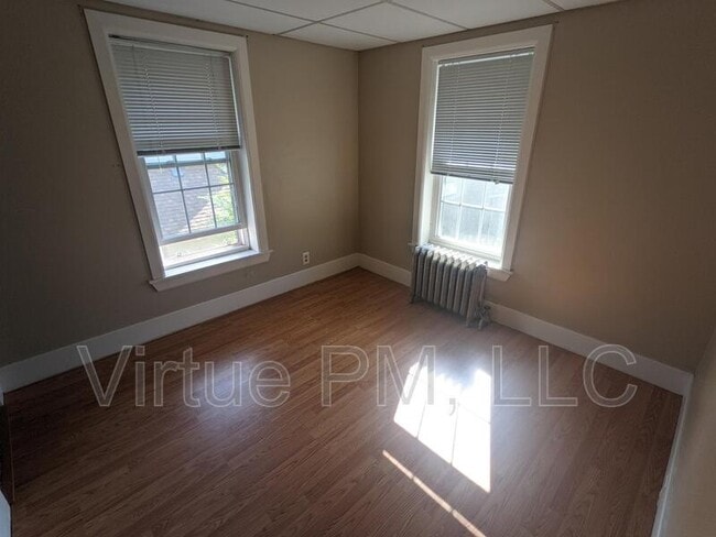 Building Photo - 402 2nd Ave