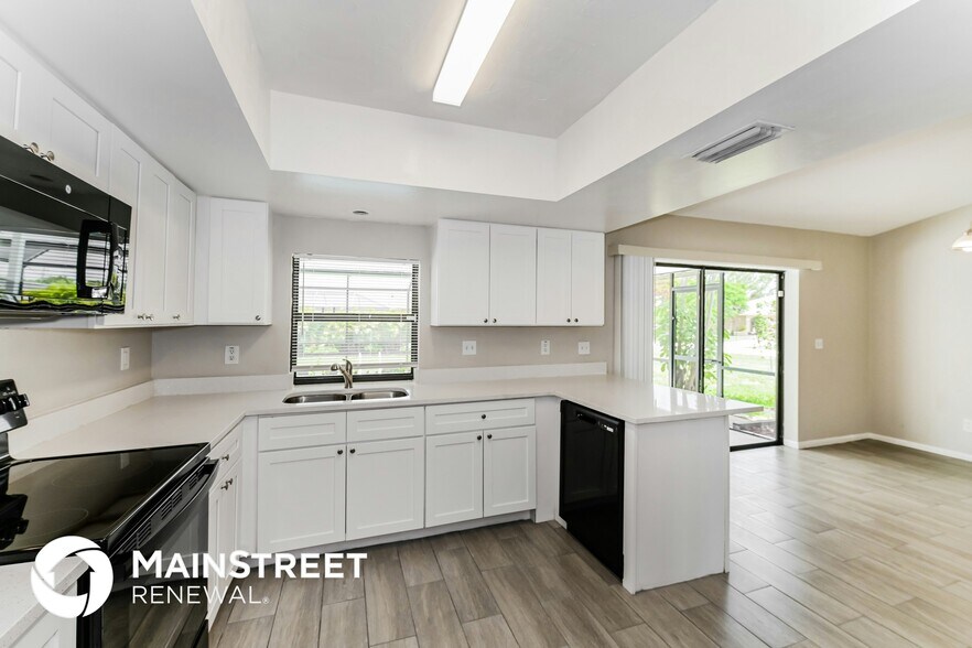 Building Photo - 3604 SW 6th Ave