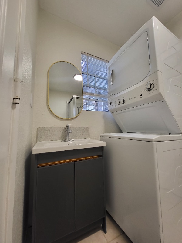 Building Photo - 15381 Monterey Ave