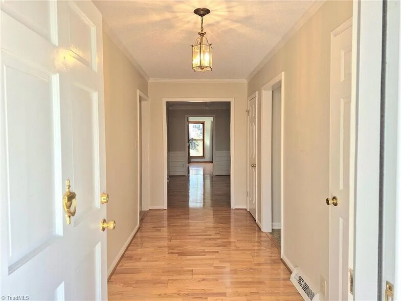 Building Photo - 3041 Forest Line Dr