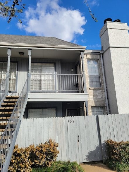 Building Photo - 6606 De Moss Dr