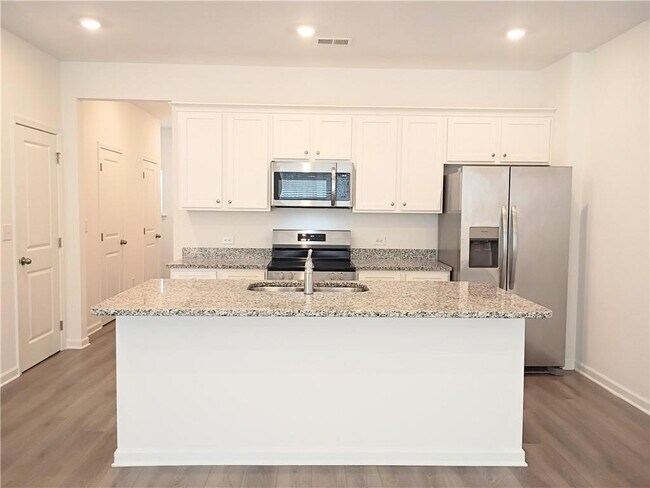 Building Photo - 124 Hazel Dr