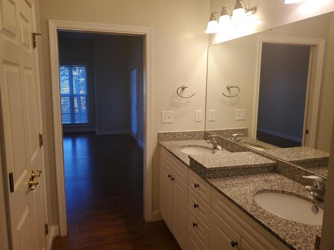 Building Photo - 84 Addison Cottage Way #211