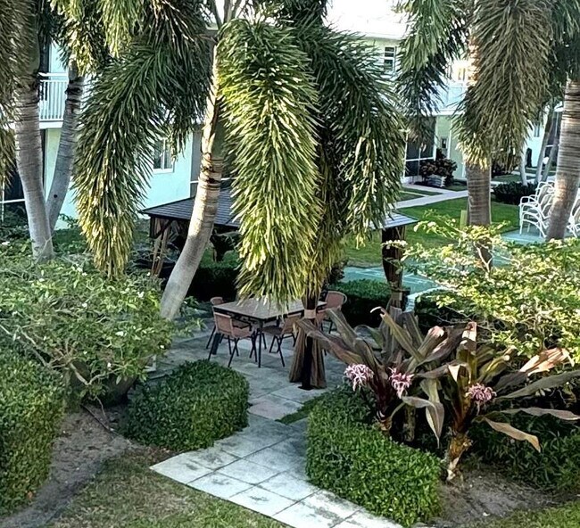 Building Photo - 2100 NE 38th St