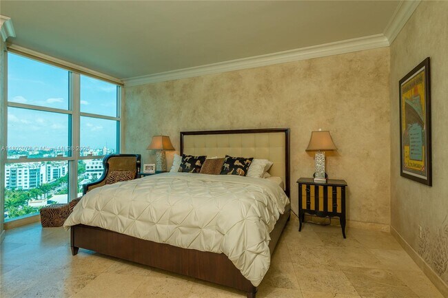 Building Photo - 300 South Pointe Dr