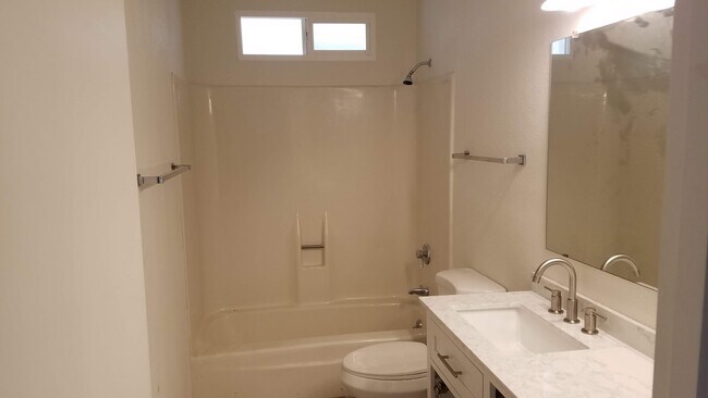 Building Photo - 5602 N 46th Dr