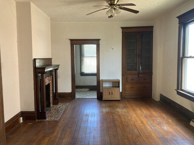 Building Photo - 212 Grand St