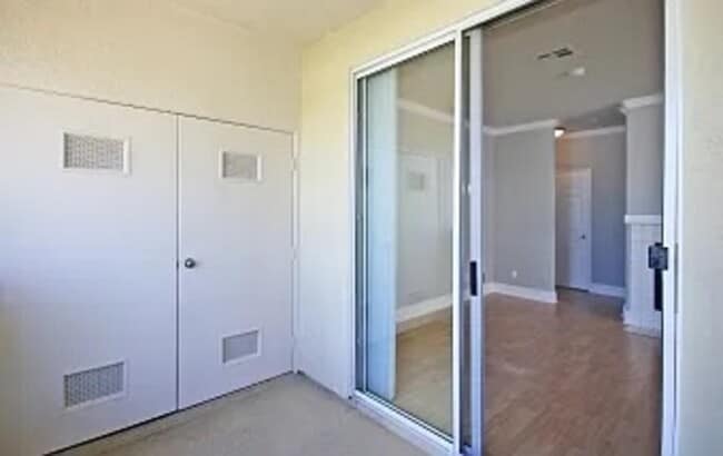 Building Photo - 10921 Sabre Hill Dr