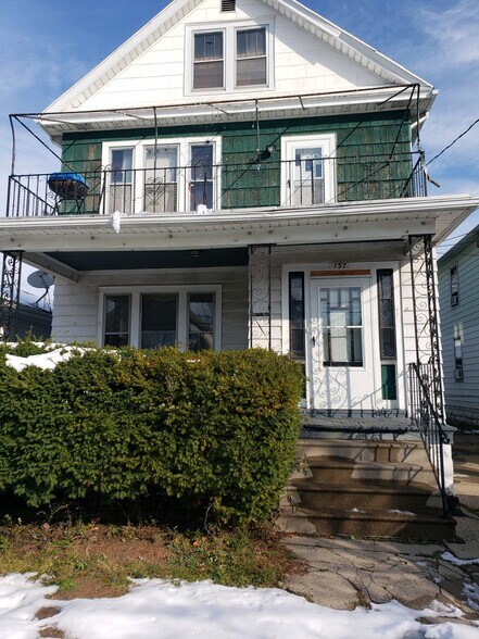 Primary Photo - 137 Laird Ave