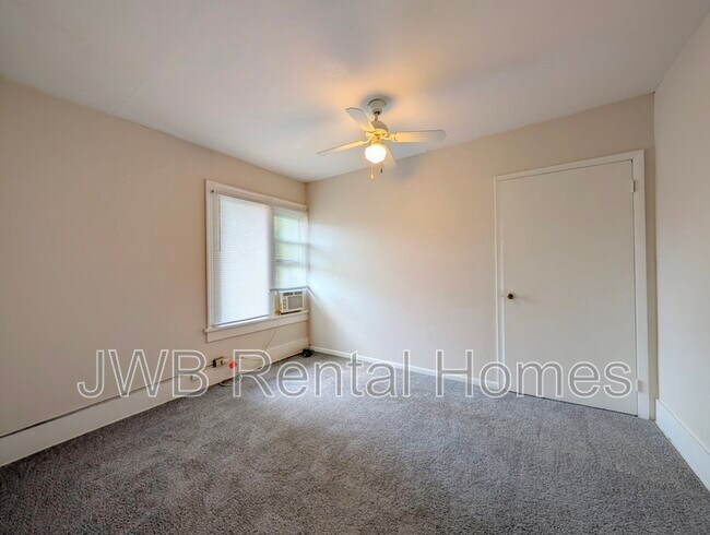 Building Photo - 2022 Dellwood Ave