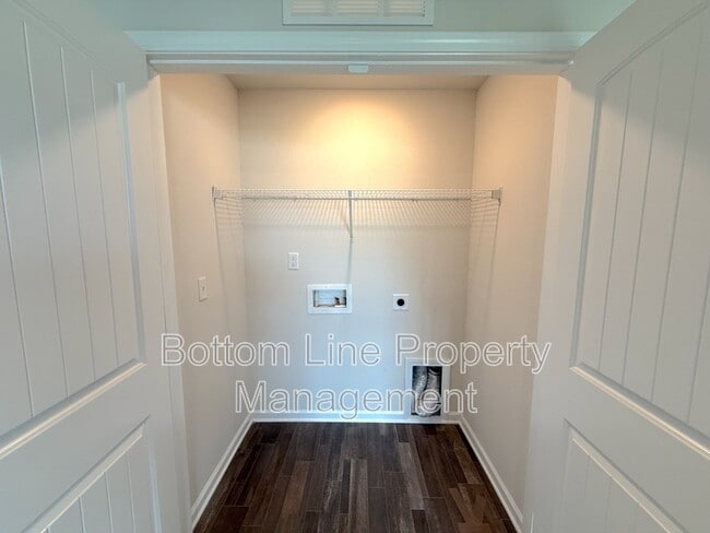 Building Photo - 445 Belcaro Dr