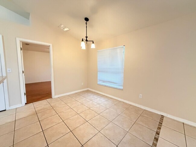Building Photo - 10438 Vista Pines Loop