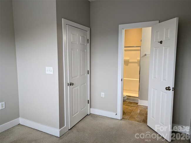 Building Photo - 234 Harbour Pl Dr