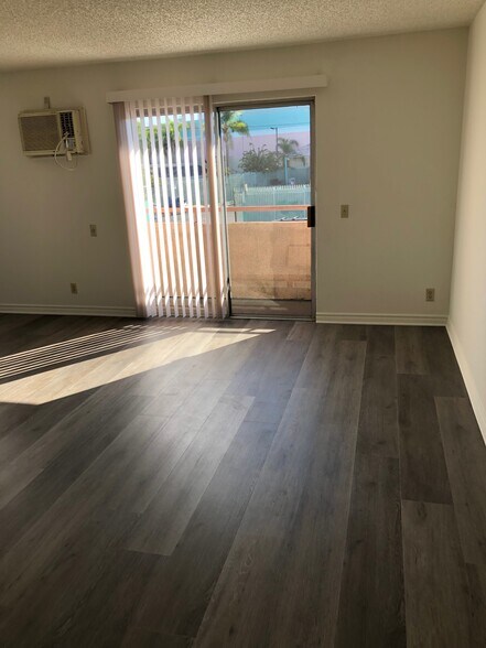 Building Photo - 1325 Hoover S St