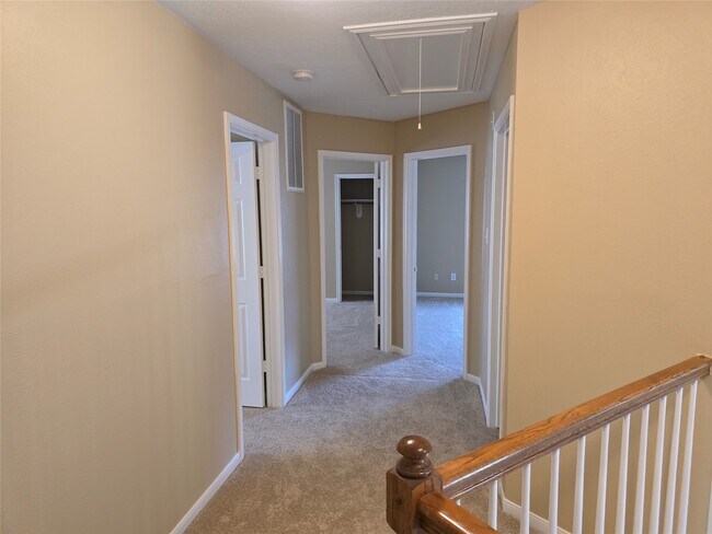 Building Photo - 1820 Branch Hill Dr