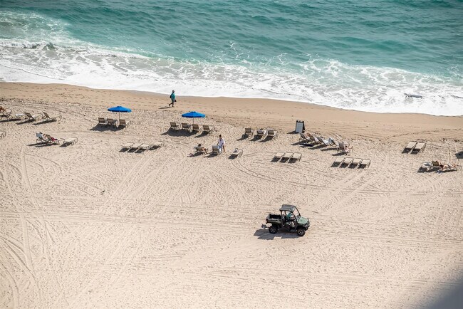 Building Photo - 3100 N Ocean Dr