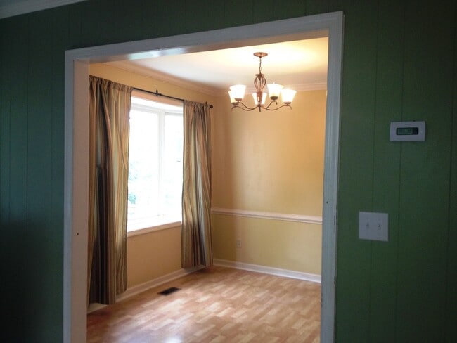 Building Photo - 4 BR / 2 BA Cute Cape Cod In Chester, Avai...