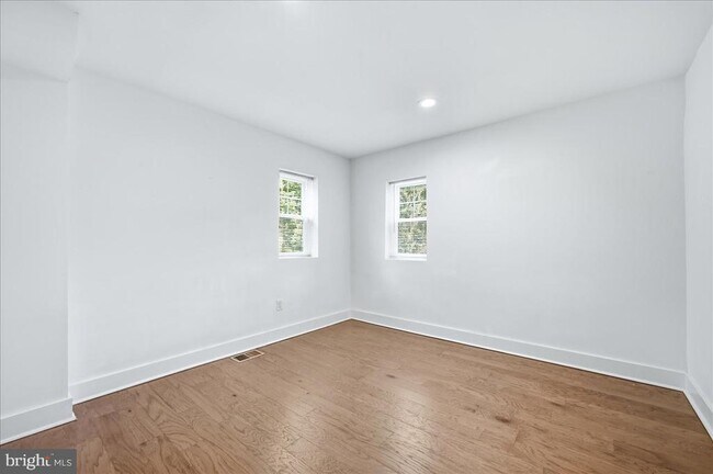 Building Photo - 17 Lizbeth Ln