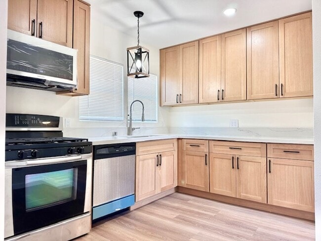 Building Photo - Fully Renovated 3 Bedroom Home