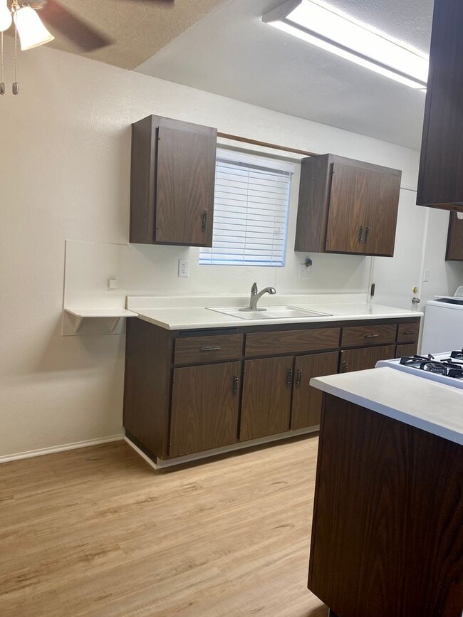 Building Photo - 2 Bedroom 1 Bathroom Duplex Newly Remodeled in 55+ COMMUNITY