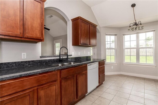 Building Photo - 611 Jack Perry Dr