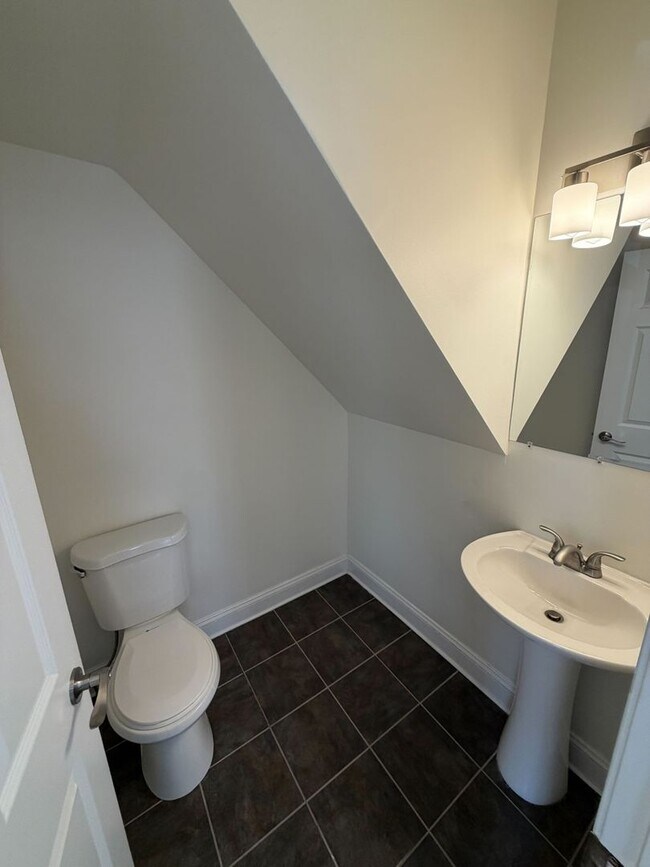 Building Photo - Fully Renovated 3BR/1.5 Bath in Olde Towne East!