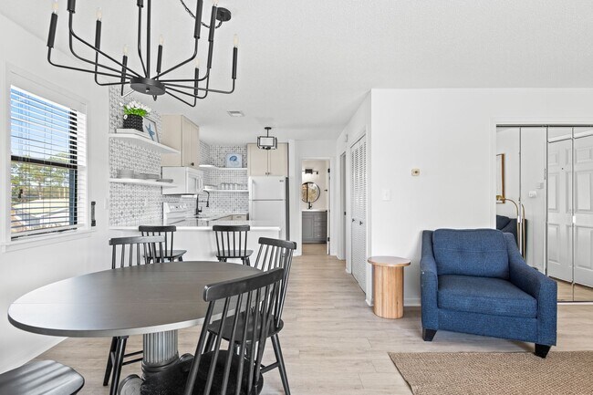 Building Photo - Cute fully furnished 1-Bedroom Codo in Sea...