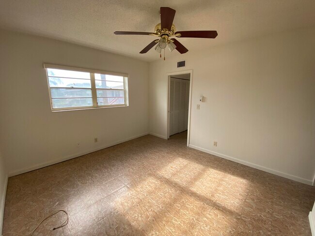 Building Photo - 209 Norwich I