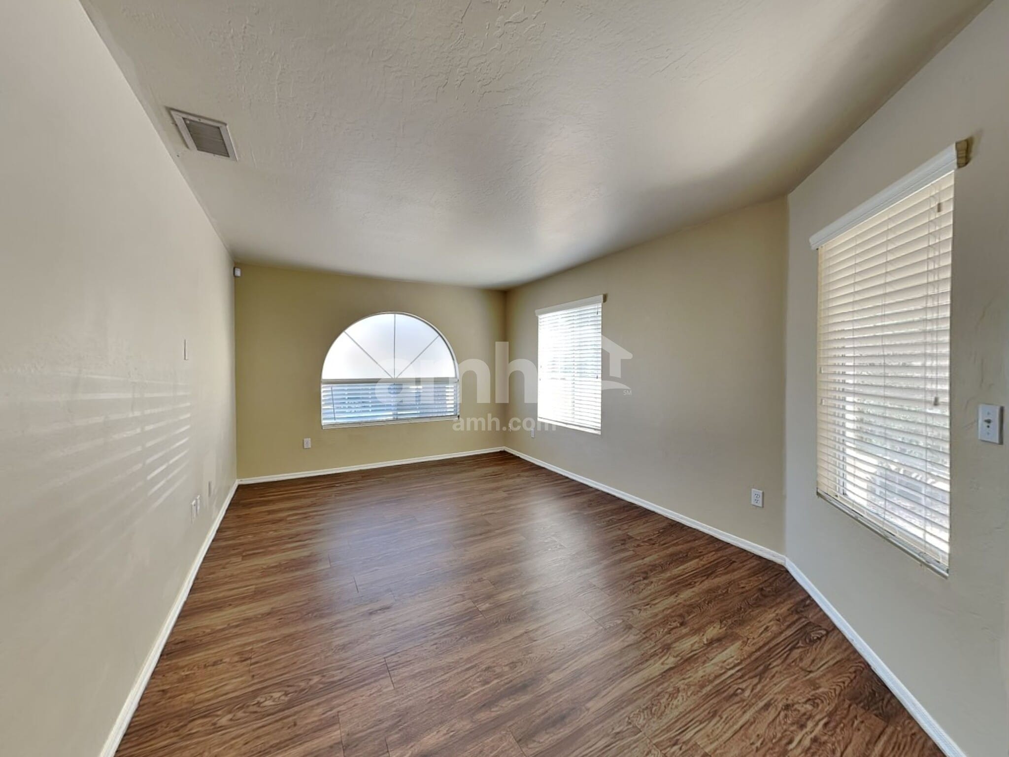 Building Photo - 7463 E Natal Ave