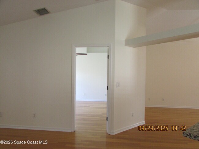 Building Photo - 2070 Tiburon Ln
