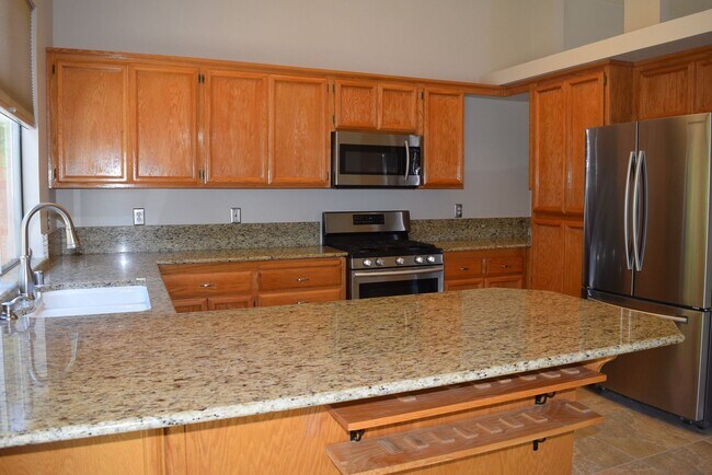 Building Photo - 1608 Poppy Cir