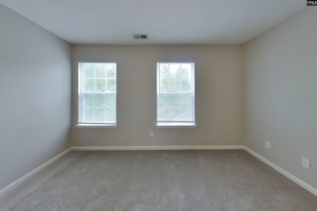 Building Photo - 324 Valley Heights Ln