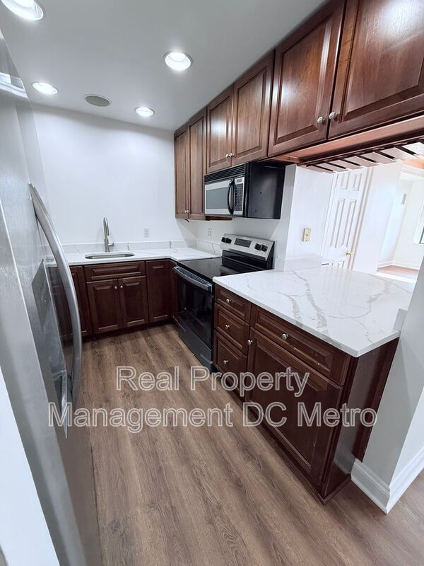 Building Photo - 1316 New Hampshire Ave NW