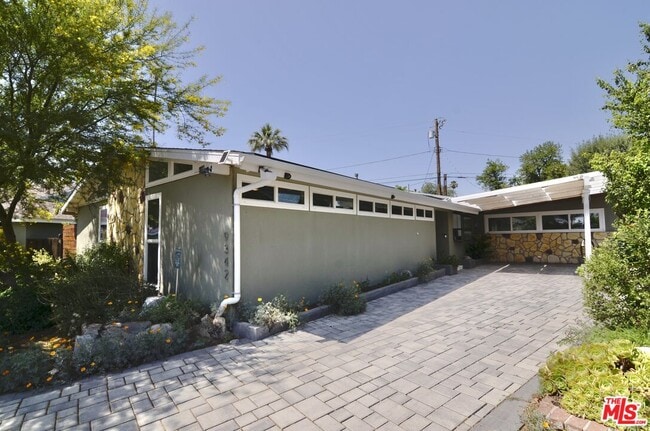 Building Photo - 9342 Debra Ave
