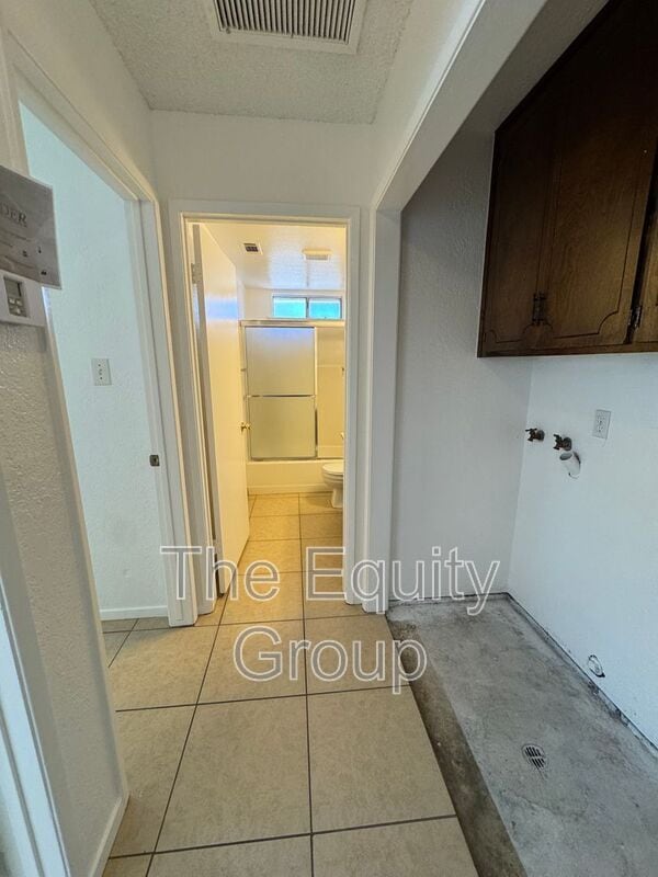 Building Photo - 2023 S Tracy Ct
